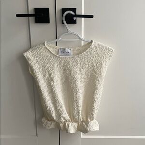 emelia cream short sleeve top with ruffle hem – size small
